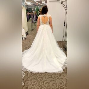 Size : 16 

Brand new never worn and still has the tag on. Its still in the bag